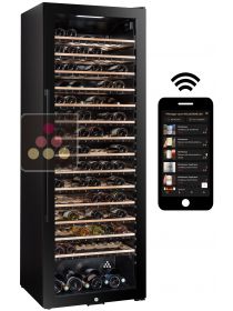 Cave à vin mono ou multi-températures de service et de conservation connectée avec clayettes intelligentes La SOMMELIERE