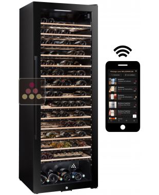 Cave à vin mono ou multi-températures de service et de conservation connectée avec clayettes intelligentes La SOMMELIERE
